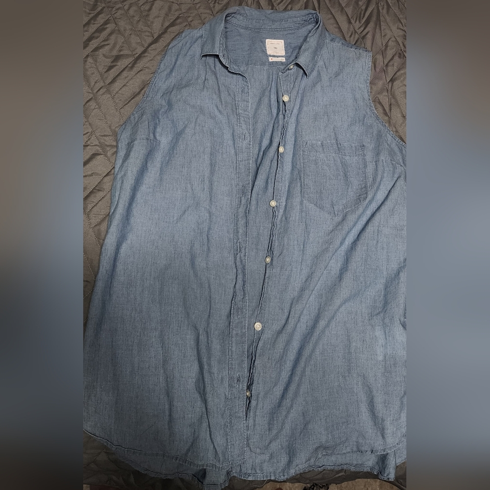 Gap Chambray button down sleeveless collar shirt Medium